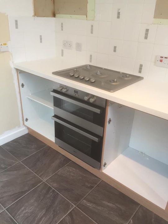 New kitchen in Linlithgow, White Gloss units, Quick-Step flooring and new appliances
With Craig Lyon