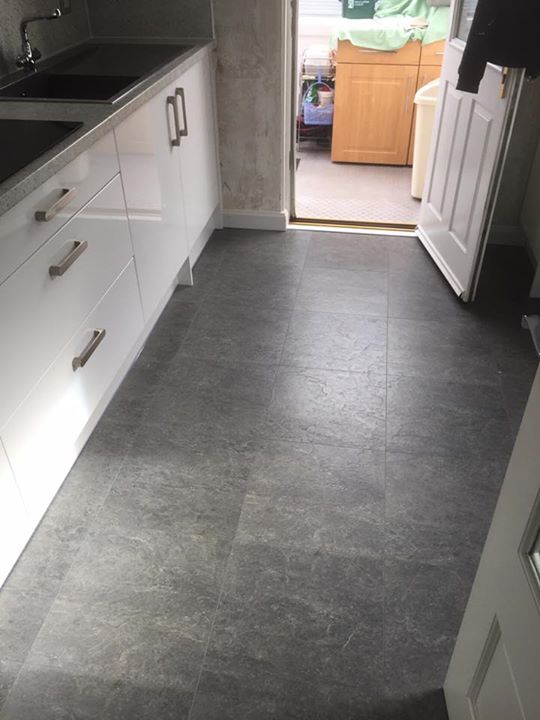 New kitchen in Linlithgow, White Gloss units, Quick-Step flooring and new appliances
With Craig Lyon