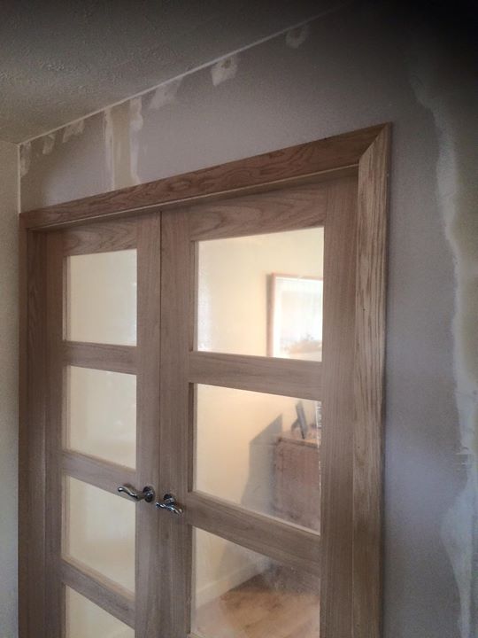 Oak shaker style doors and partition